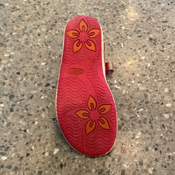 Girls keen sandals - size 2 (fits big) - Picture 4 of 4
